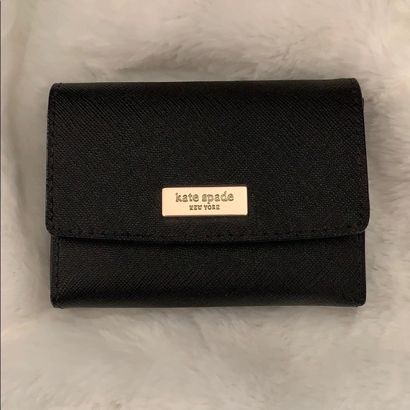 kate spade Accessories - kate spade large holly (laurel way) card holder